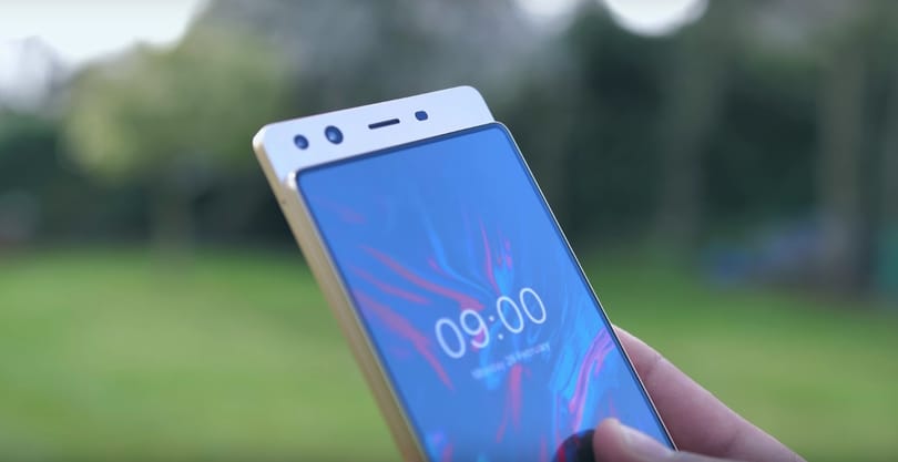 Videón a szétcsúsztatható telefon, amely egy csapásra megoldja az Apple és a Huawei gondját is