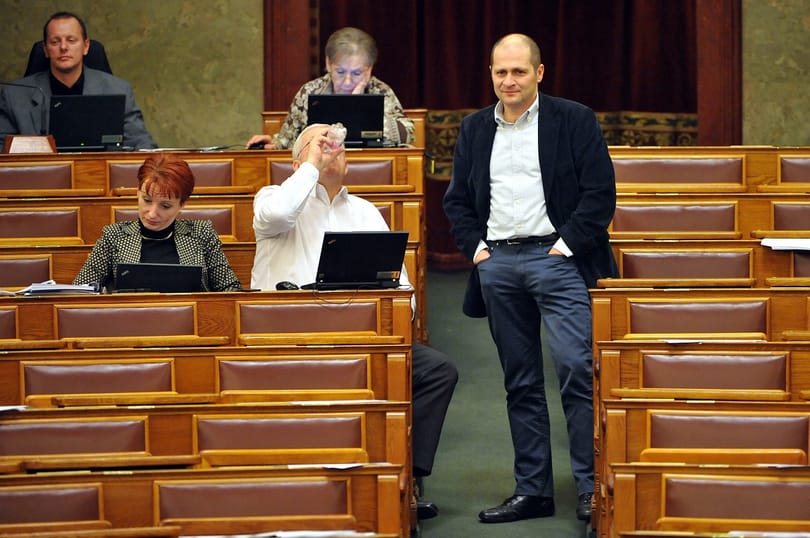 Schiffer: a Fidesz nyíltan cirkusszá silányította a parlamentet