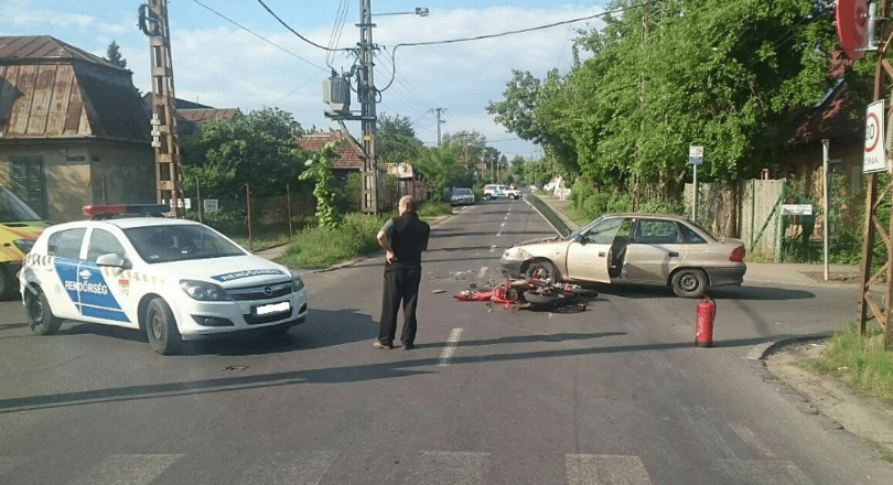 Motor és gépkocsi ütközött a XVII.kerületben