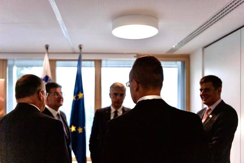 Szijjártó bejelentette, az összes visegrádi országból jöhetnek turisták a határzár ellenére is