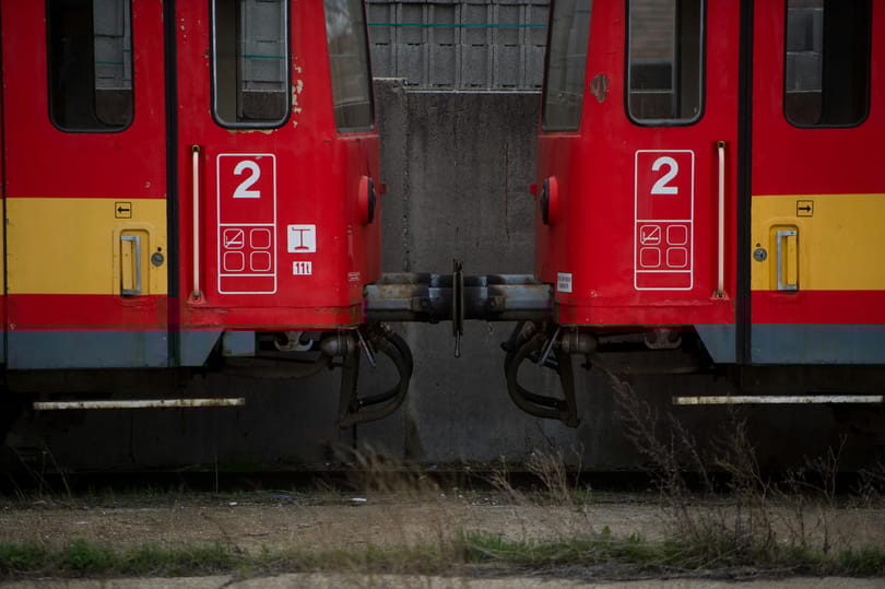 Kigyulladt a morotvonat Mezőtárkányon, közel ötven utasnak kellett leszállnia