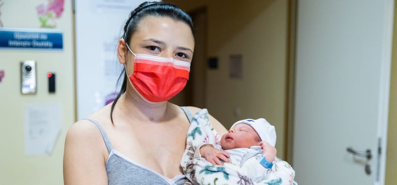 Teljesen egészséges kisfia született egy 30 éves tüdőátültetett nőnek Magyarországon