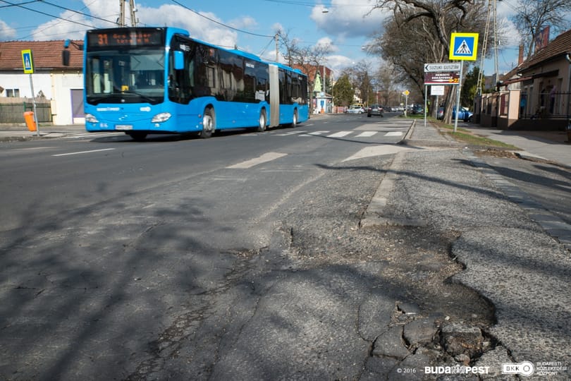 Mindenki nyugodjon le: a Magyar Közút már elkezdett kátyúzni