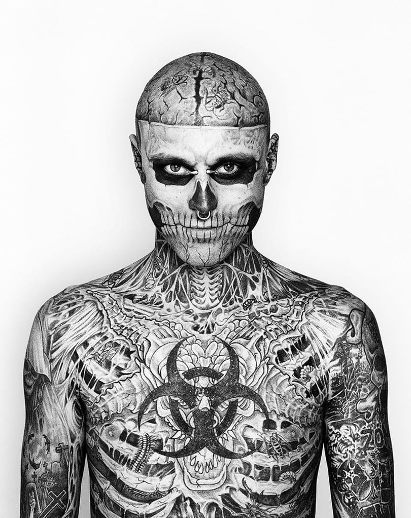 Zombie Boy, a megszállott tetoválás rajongó megmutatta valódi alakját a kameráknak (videó)