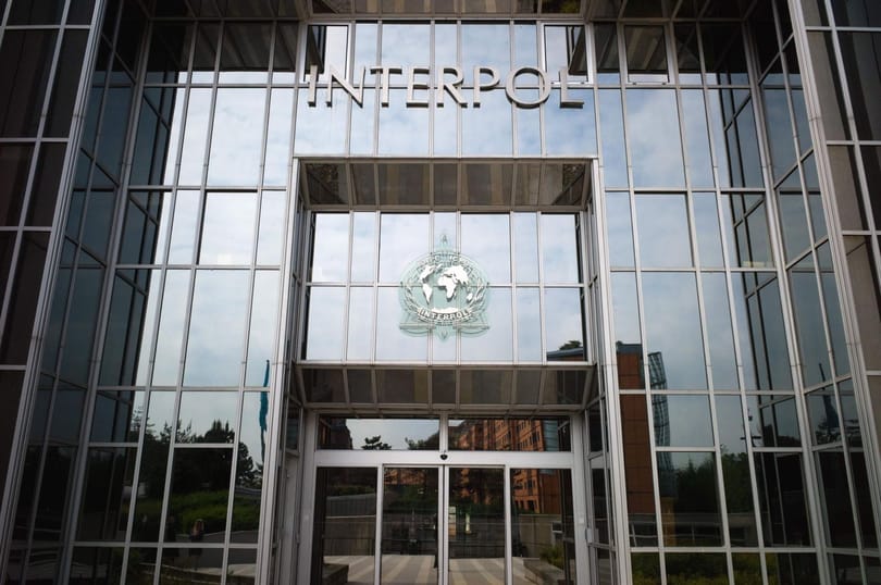 Interpol: Kevesebb gyerekmolesztálási ügy jut el a rendőrökhöz a járványhelyzet miatt