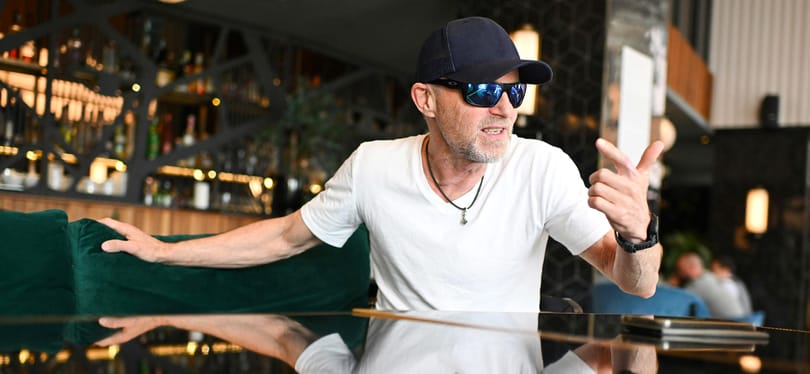 A családbarát kormányoktól a vérségi horrorig – interjú Jo Nesbø norvég íróval