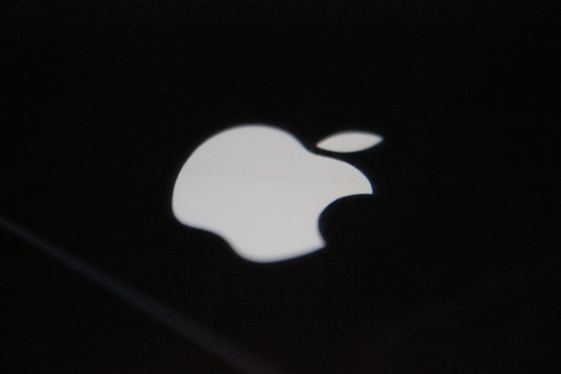 Úgy raboltak ki egy Apple-boltot Kaliforniában, hogy bent voltak a vevők