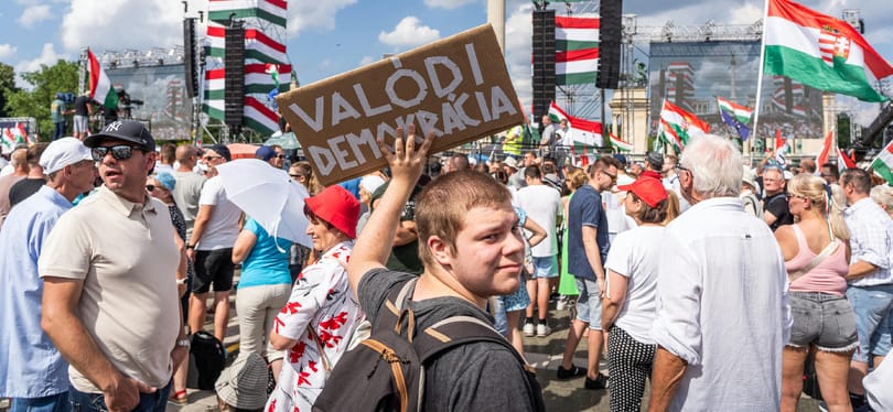 A voksolás után a győzteshez húznak, de akkor miért a Tisza Párt erősödik? A Medián méréséből kiderül