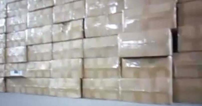 164 millió forintot érő hamis cipőket talált a NAV