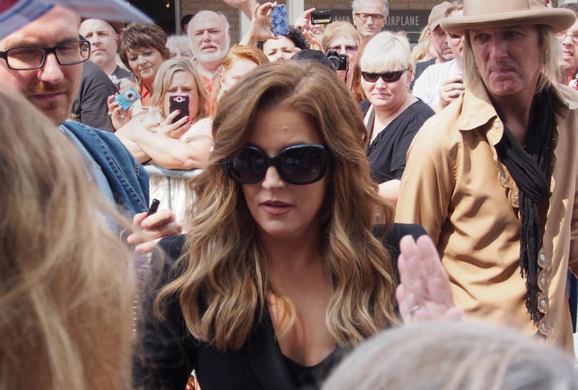 Ha Elvis lánya vagy, akkor a gyerekkorod minden, csak nem természetes: Lisa Marie Presley tragédiája