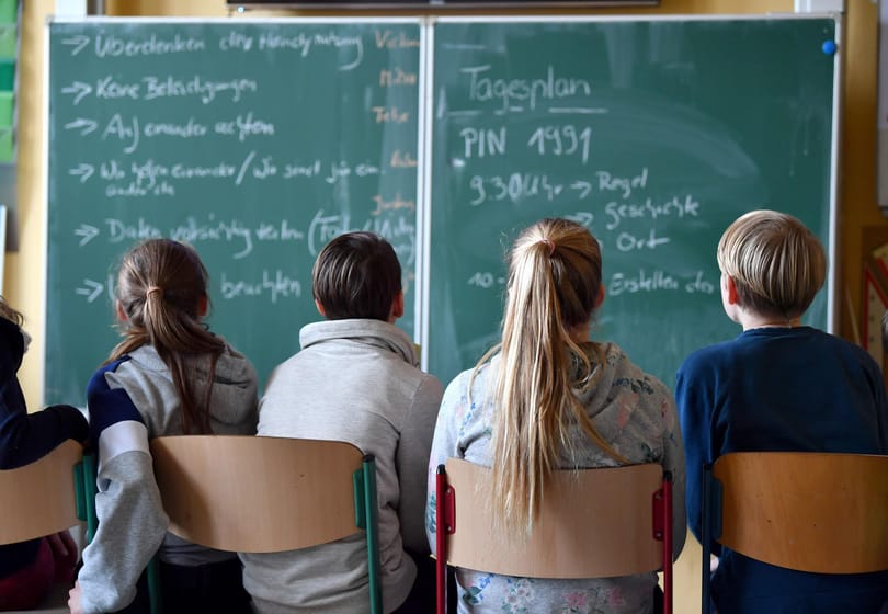 Nem csak tanárhiány van: hiányzik a rendszerből 14 ezer segítő is