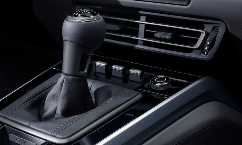 Lassabb, de élvezetesebb: 7 fokozatú kéziváltót kapott a Porsche 911