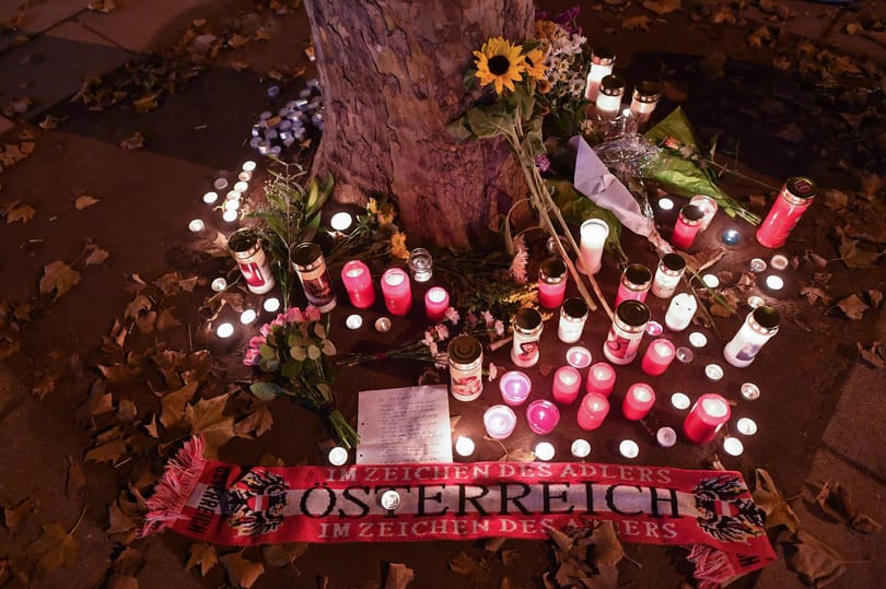 Dermesztő hatósági hibák miatt történhetett meg a bécsi terrortámadás