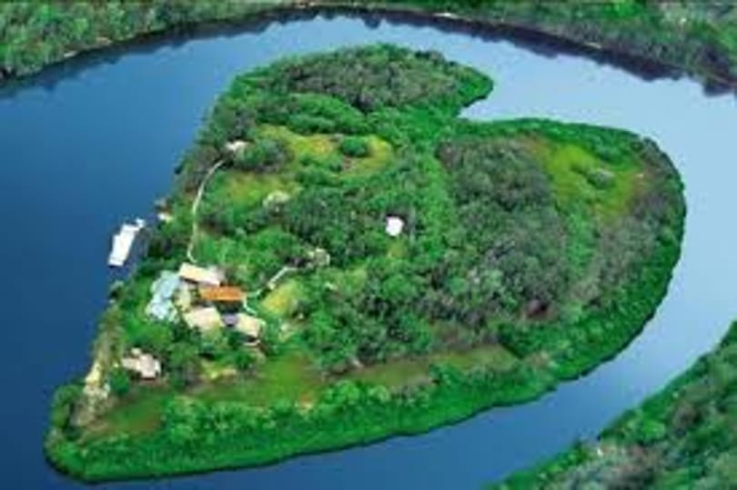 Nyaralj egy szív alakú szigeten napi 1,5 millióért!