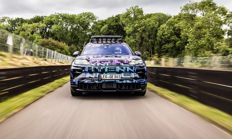 Még be sem mutatták, máris rekordot döntött az elektromos Porsche Cayenne