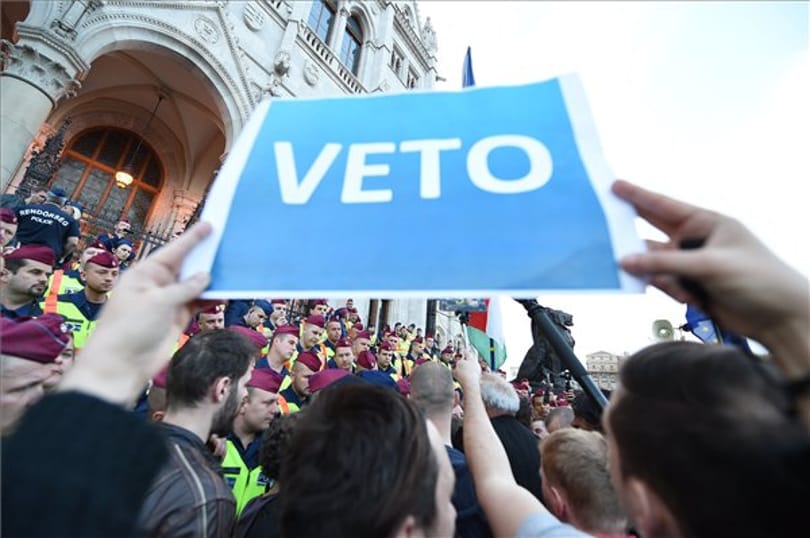 Lex CEU: hidakat akarnak lezárni szerdán Budapesten