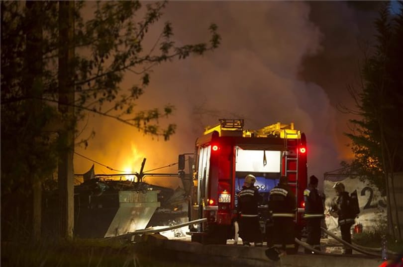Durva tűz égett hajnalban Zuglóban – fotók