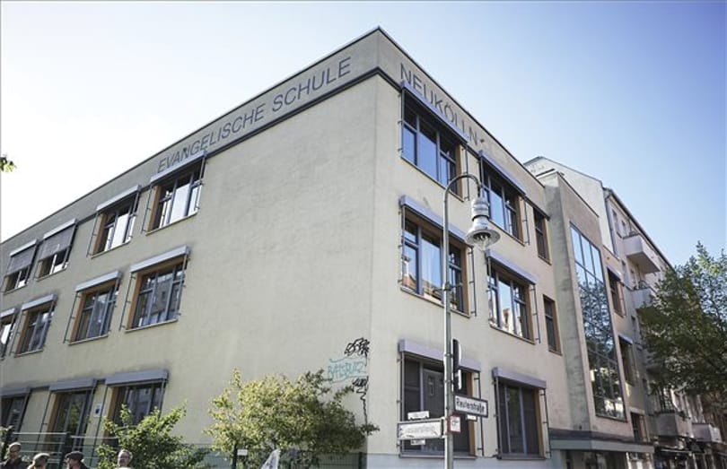 Két kislányt sebesített meg egy késes támadó egy berlini iskolában