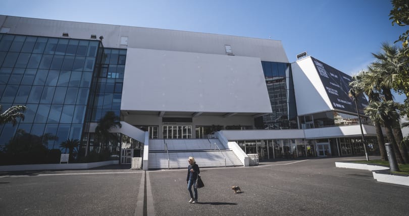 Hajléktalanokat költöztetnek a cannes-i fesztiválpalotába