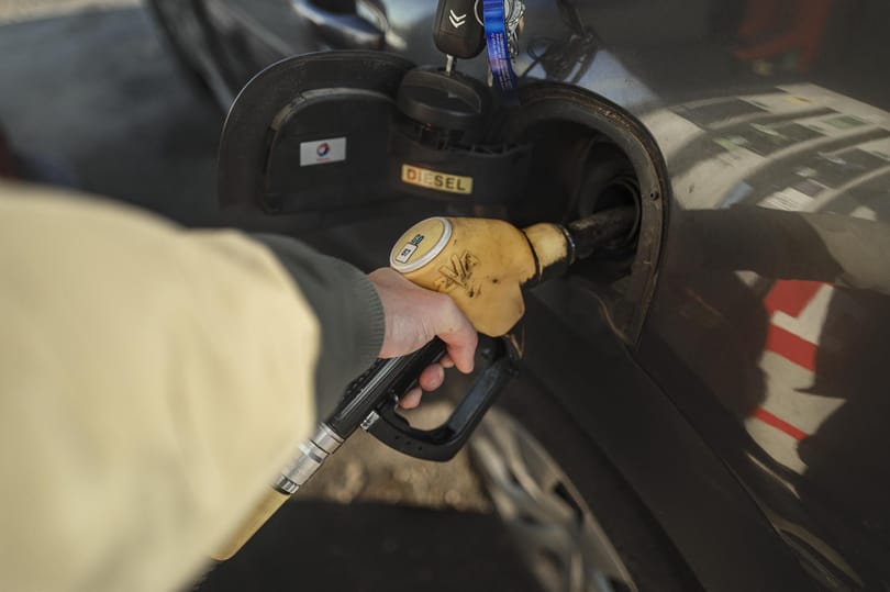 Gulyás: Hétfőtől 480 forintban maximalizálják a benzin és a dízel árát