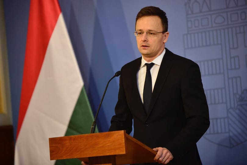 Az orosz szankciók ellen beszélt Szijjártó Szentpéterváron