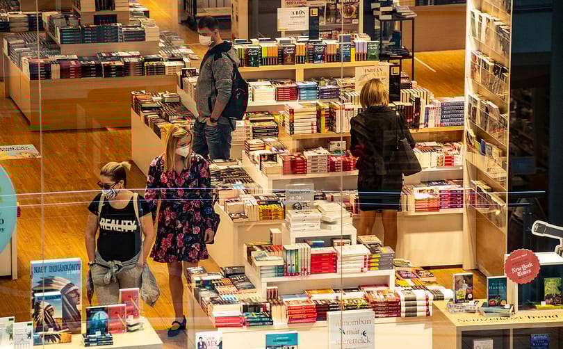 Tíz perc szünetet akarnak a maszkban dolgozó kereskedők