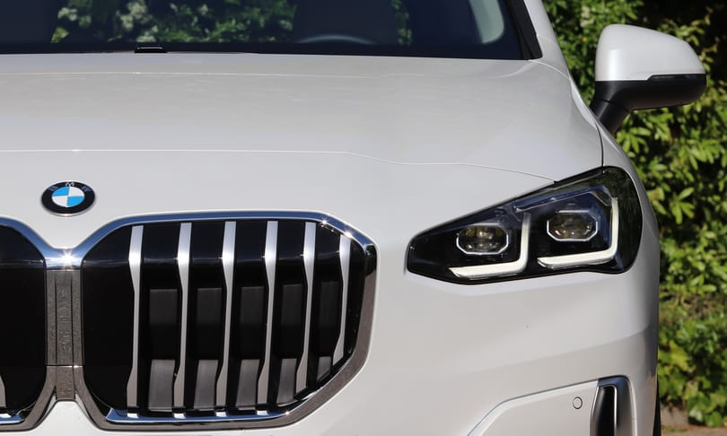 Sokaknak elég lehet: 122 lóerős új családi BMW alapmodell tűnt fel a színen