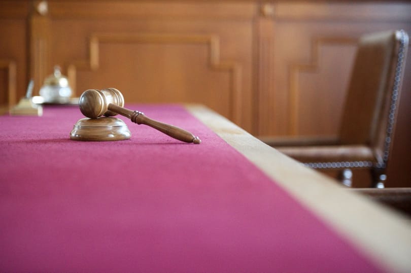 Vádat emeltek egy tatabányai mobilos kukkoló ellen, aki próbafülkénél filmezte áldozatát