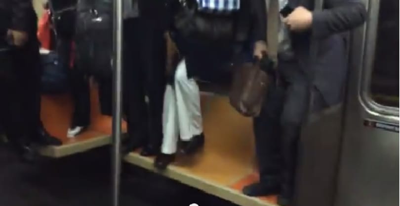 Videó: Frenetikus hatással volt az utasokra a metrókocsiban elszabadult patkány