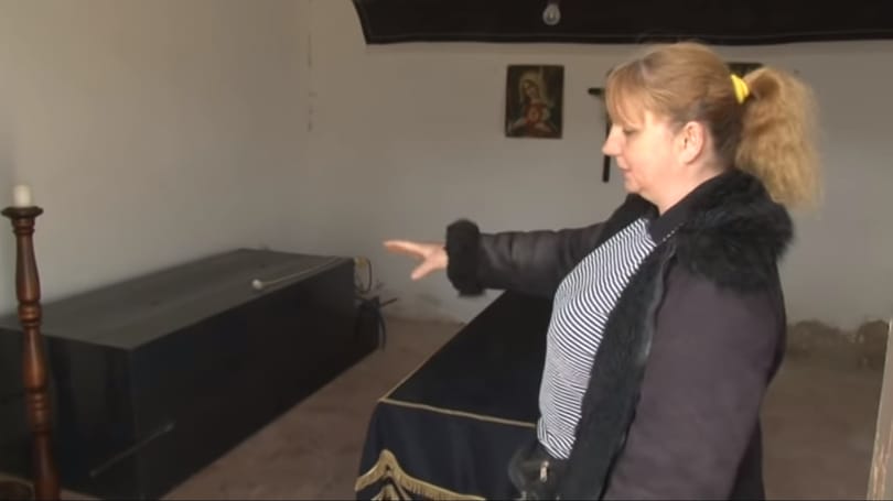 Döglött rovarok és szeméthegy is volt egy magyarországi halottasházban