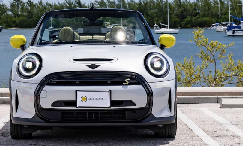 Itt az elektromos Mini kabrió változata