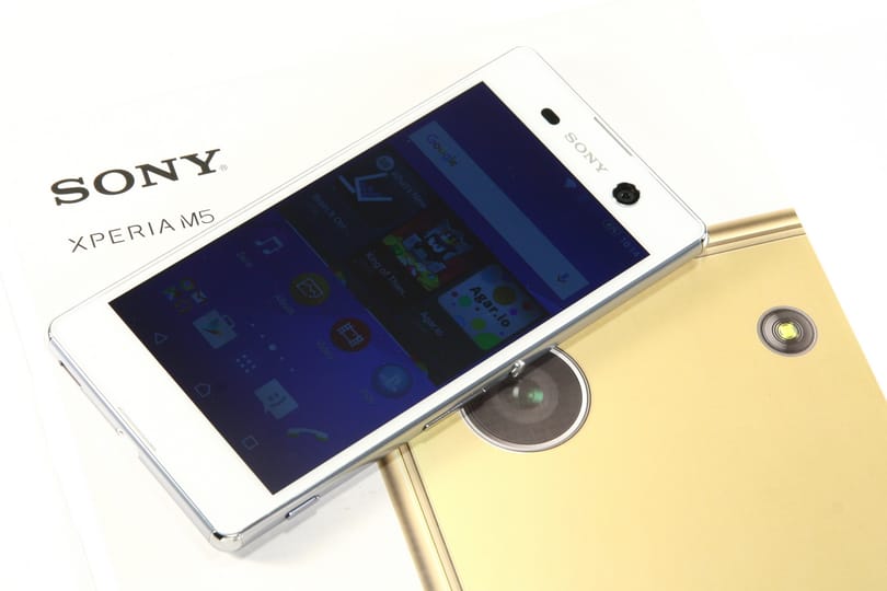 Kipróbáltuk a megfizethetően vízálló Sony telefont