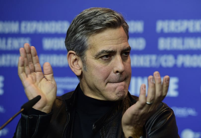 George Clooney perrel fenyeget a fájukra mászó lesifotósok miatt