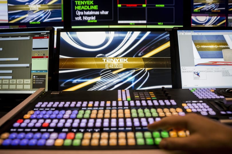 A TV2 vezetői elismerték, pénzt kaptak kölcsön Simicska üzlettársától