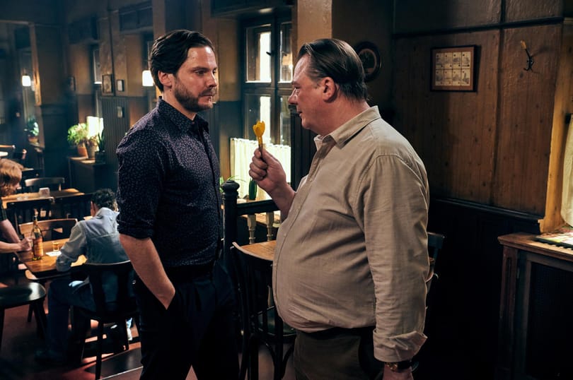 NDK-s diákok kiállása '56 mellett és Hitler Hollywoodja a német nyelvű filmek mustráján