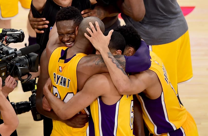 Mamba out! - Őrjöngve ünnepelték a búcsúzó Kobe Bryantet