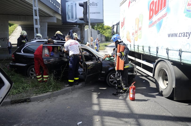 Gyerekek sérültek meg egy karambolban a XX. kerületben