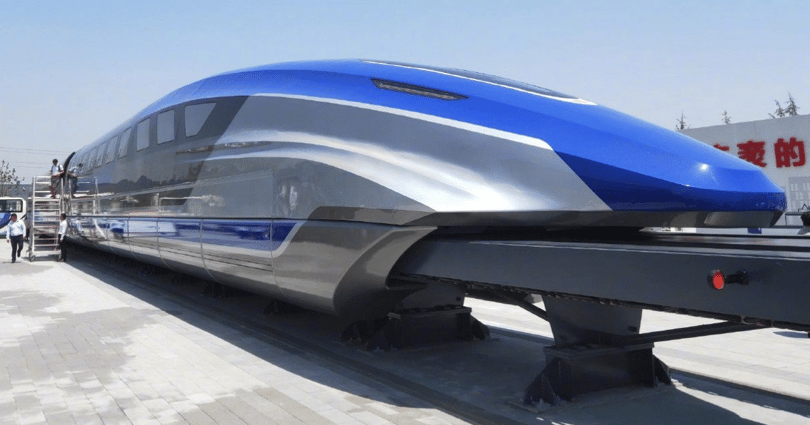 Mint egy űrhajó: így fest közelről a kínaiak 600 km/órával repesztő vonata