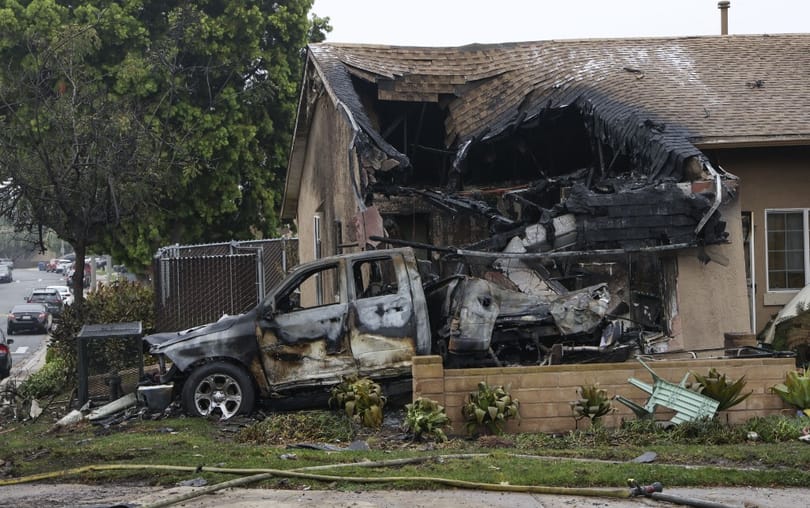 Lakóházakra zuhant egy kisrepülő San Diegóban – videó