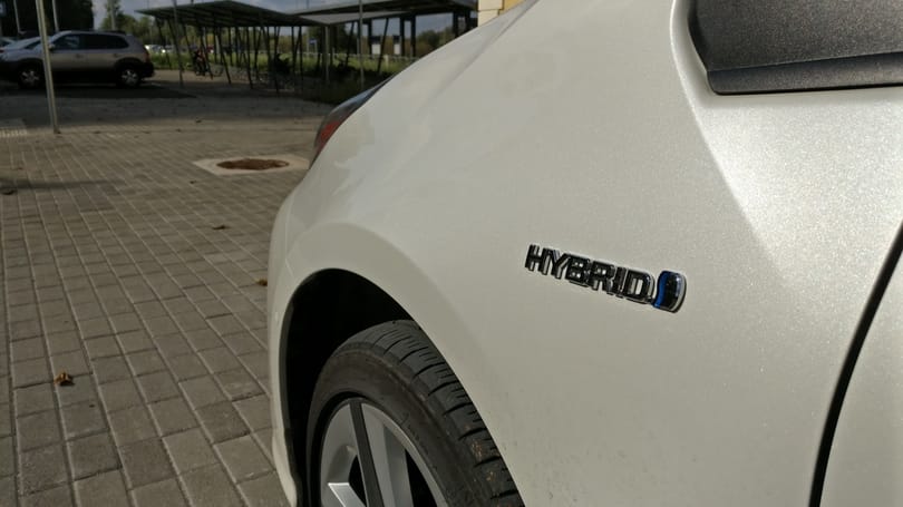 Óriási visszahívást rendelt el a Toyota, több millió hibrid érintett
