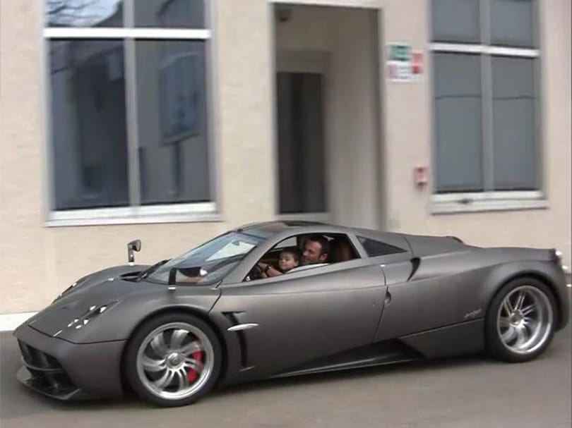 Videó: ilyen, amikor a Pagani tesztpilótája nem tudja kire bízni a fiát