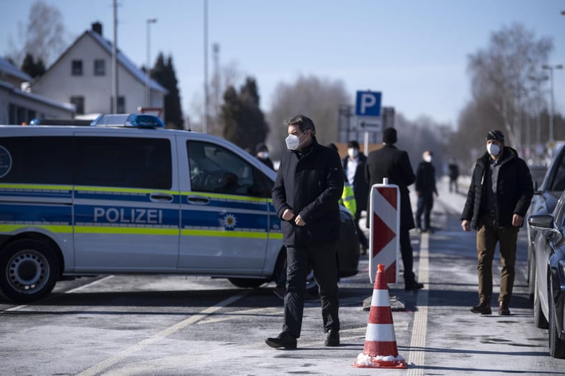 Újabb szigorítások a cseheknél: csak a lakókörzetben lehet mozogni