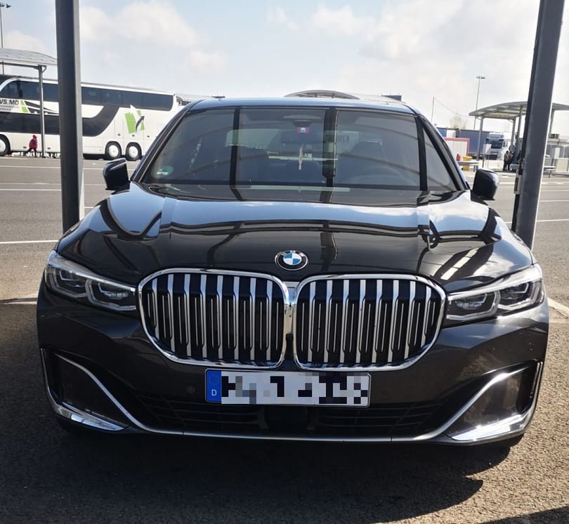 Harmincmilliós lopott luxus BMW-re jelzett be az információs rendszer a román határon