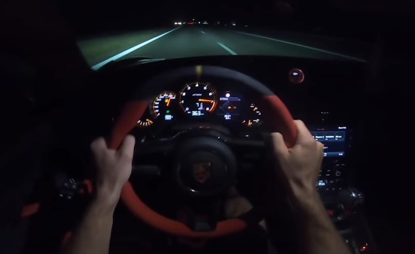 363 km/h-nál videózta száguldását autópályán egy Porsche sofőre