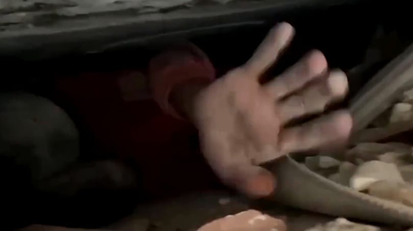 Tizenkét nappal a földrengés után is találtak túlélőket Törökországban