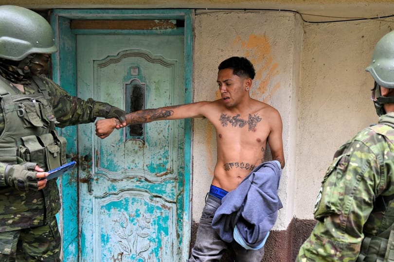 Ecuadort már annyira szétmarcangolta a kokain, hogy az elnöknek egyetlen választása maradt: a nyílt háború 