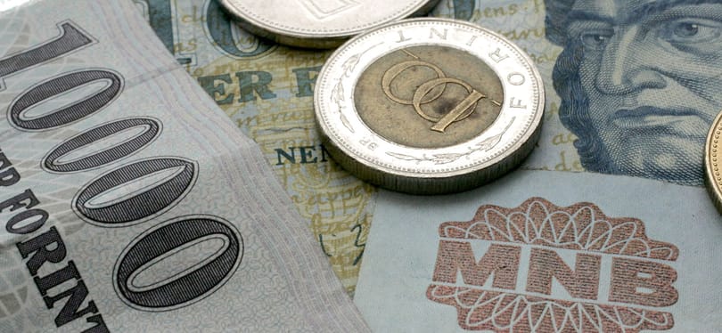 Héthavi csúcsra drágult a forint pénteken