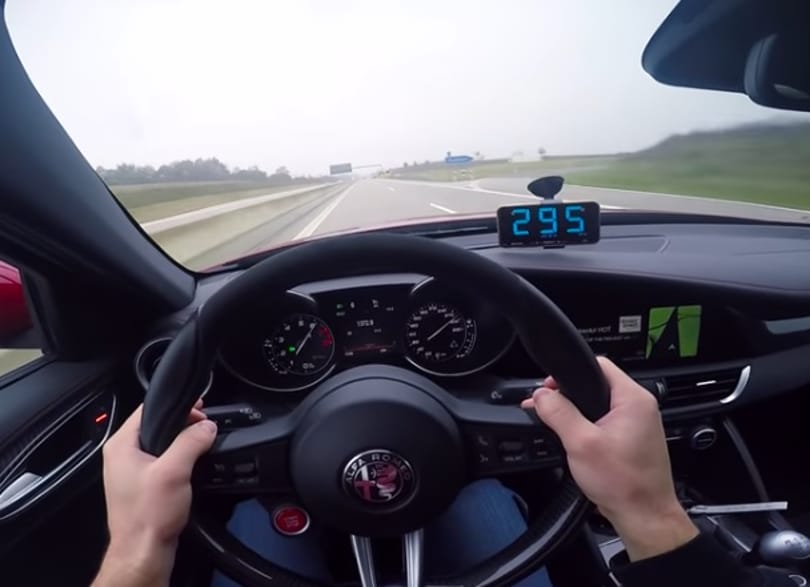 Merész dolog autópályán tesztelni az Alfa Romeo Giulia végsebességét – videó