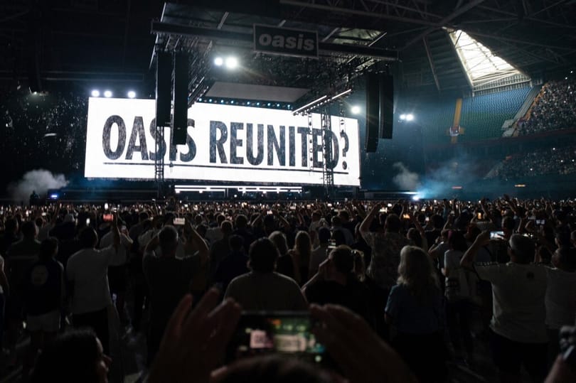 Megérte a 40 ezer fontos jegy? – szívatta a közönséget Liam Gallagher az Oasis nagy reunion-turnéjának első koncertjén