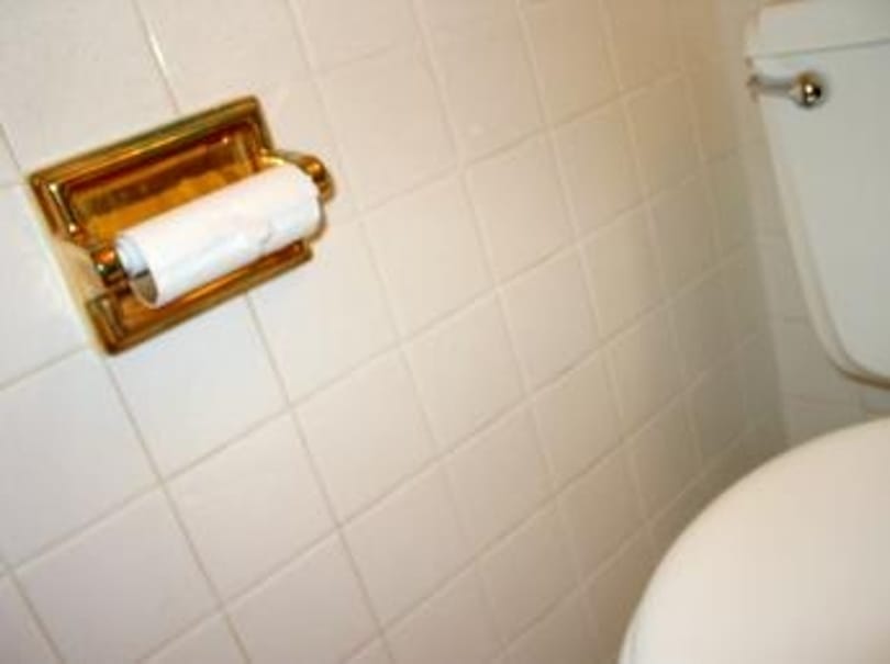 Ijesztően koszos a kórházi vécé? A fenntartó szerint előfordulhat